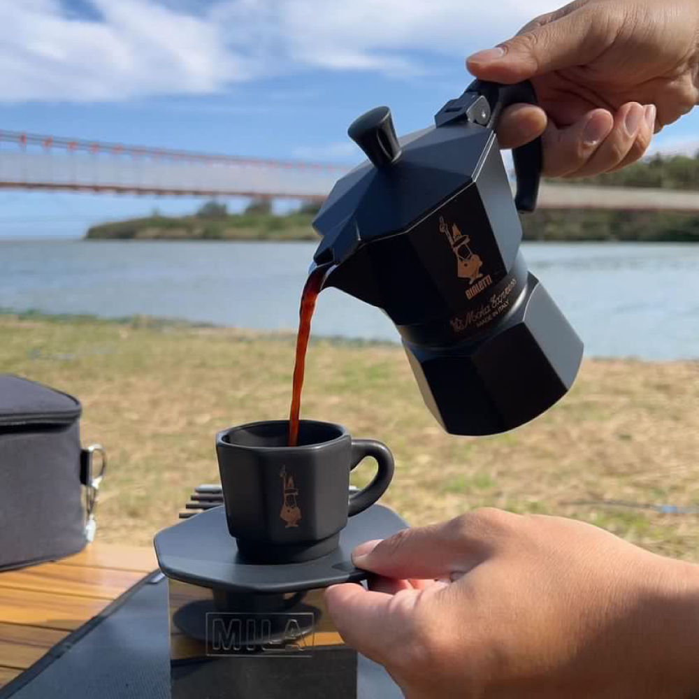 BIALETTI 比亞樂堤】經典摩卡壺MOKA-黑金禮盒3杯份(含2瓷杯、2瓷盤)(原
