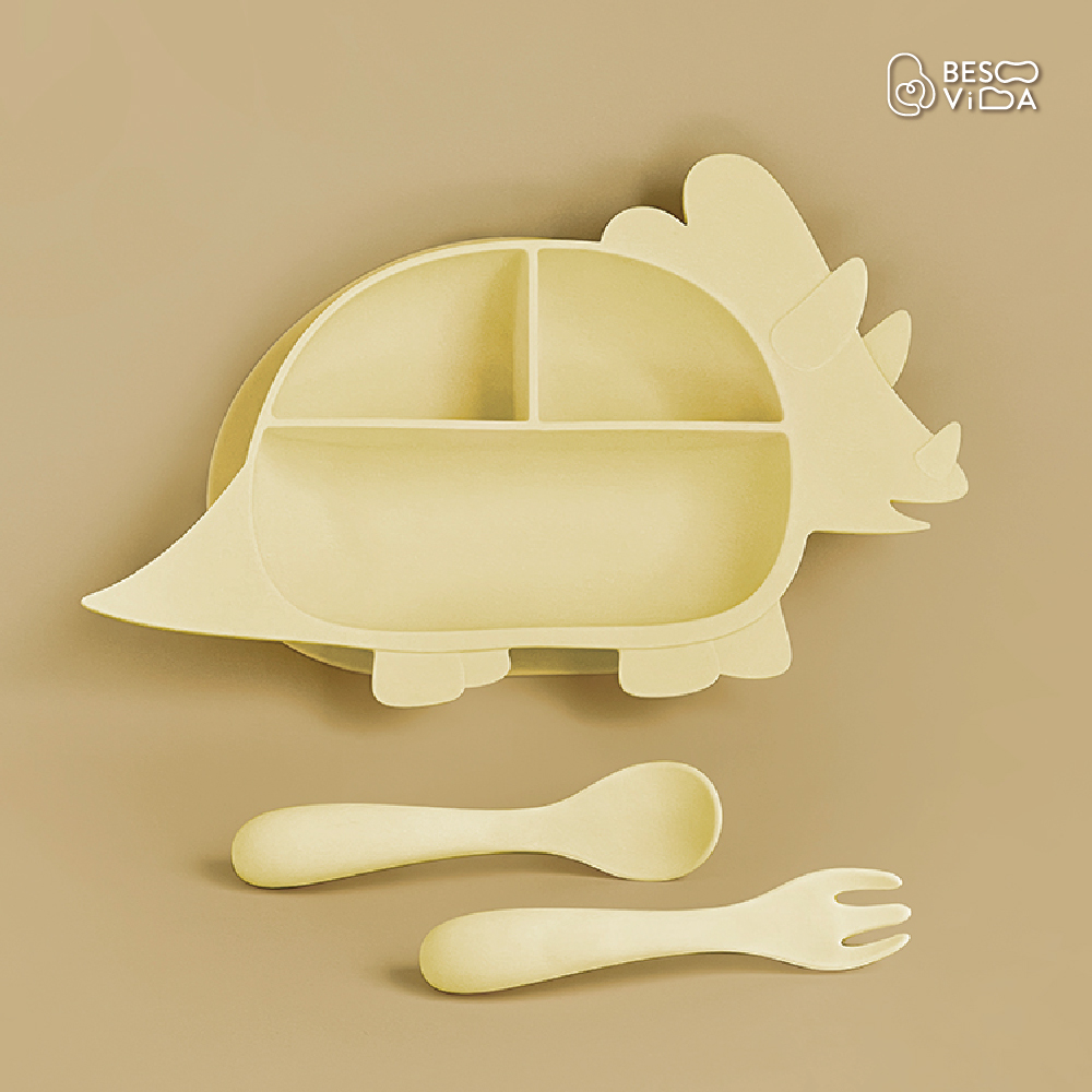 【Besovida】兒童學習餐盤叉匙組-三角龍款 環保碗盤/吸盤/兒童餐具/有效抗菌/耐高溫/耐酸鹼/微波/冷凍(栗子棕/淡檸黃/薄荷綠)