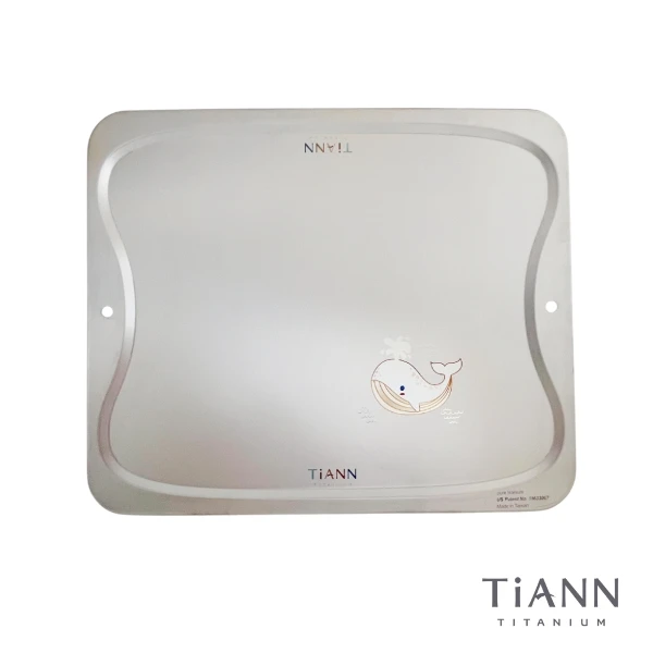 【TiANN 鈦安】純鈦 大款砧板-鯨魚版(36x30cm-贈鈦好擦30x36cm)