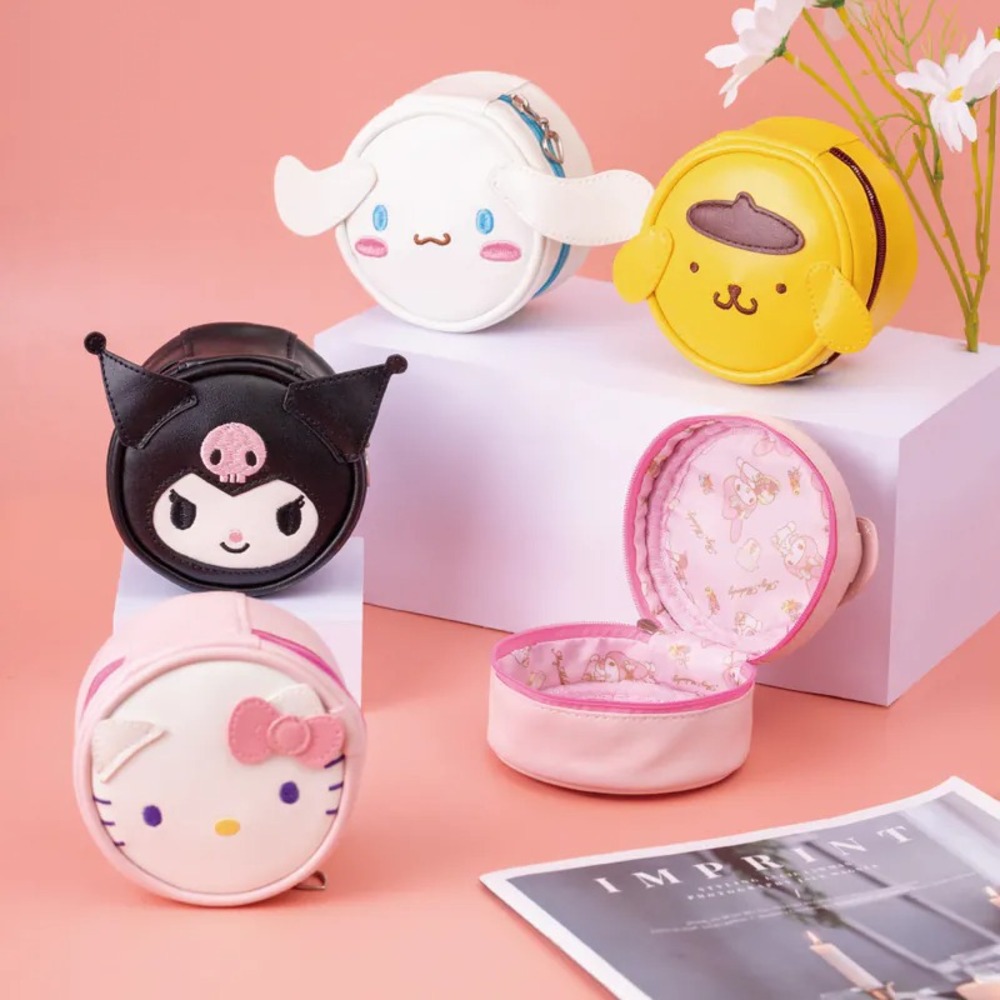 【SANRIO 三麗鷗】 滿版印花立體零錢包(化妝小包 耳機線收納包)