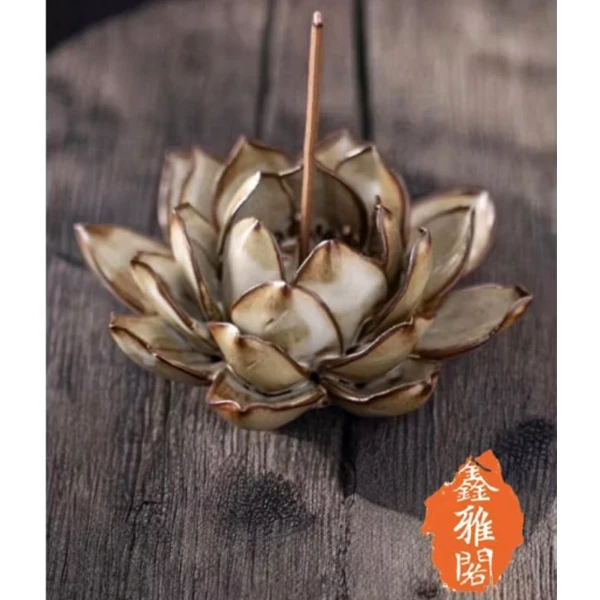 中式蓮花瓷器線香座(附木頭底座) (1組/7.5x7.5x4.5cm)