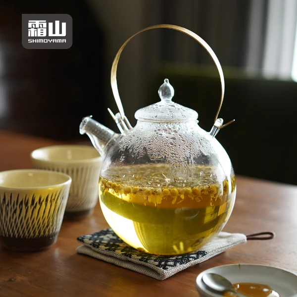【日本霜山】復古風黃銅握柄耐熱玻璃茶壺-1L(泡茶壺/花茶壺/透明茶壺)
