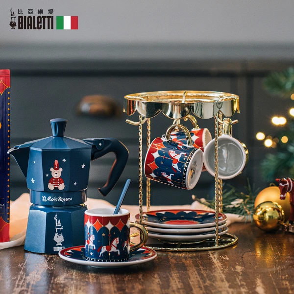 【BIALETTI 比亞樂堤】魔法記憶旋轉馬車陶瓷咖啡杯架組-(四杯四盤+金色展示架)(旋轉木馬杯架組)