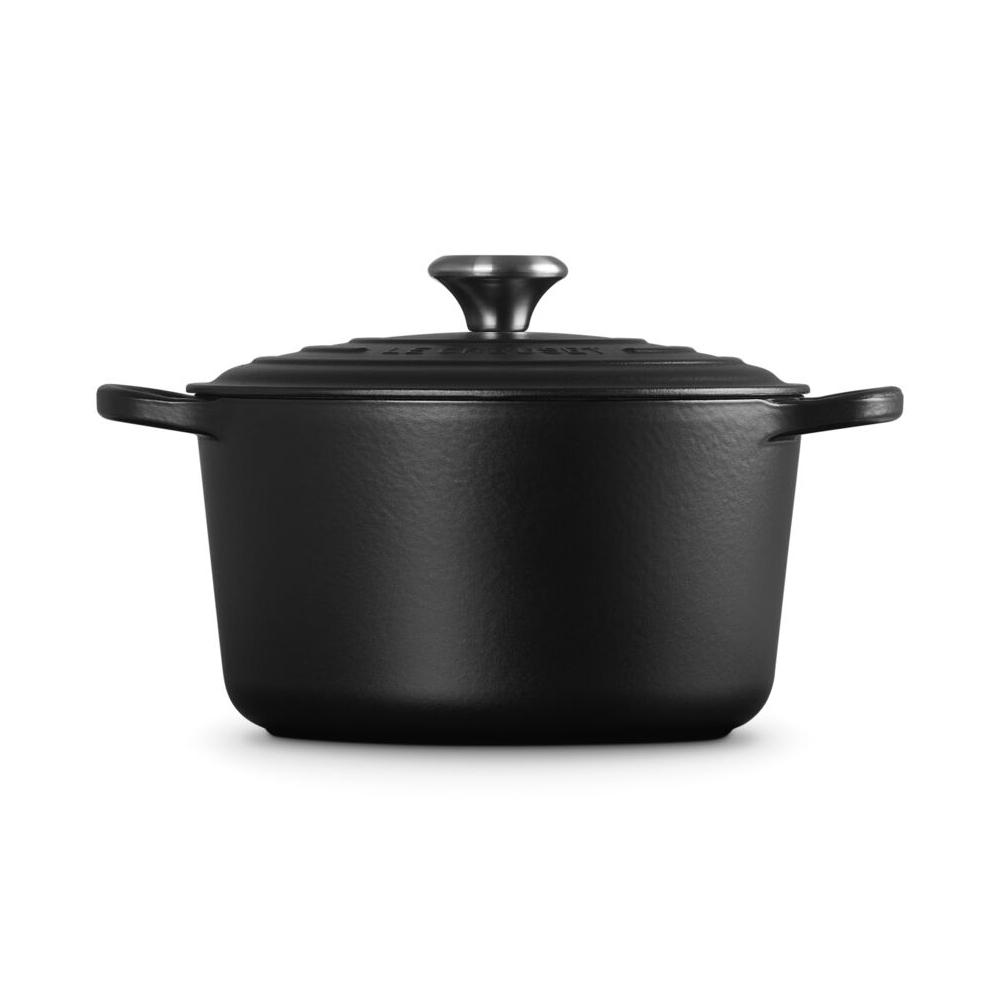 Le Creuset】典藏深圓鐵鍋24cm (鋼頭-內鍋白)(沉靜黑) - 全聯全電商