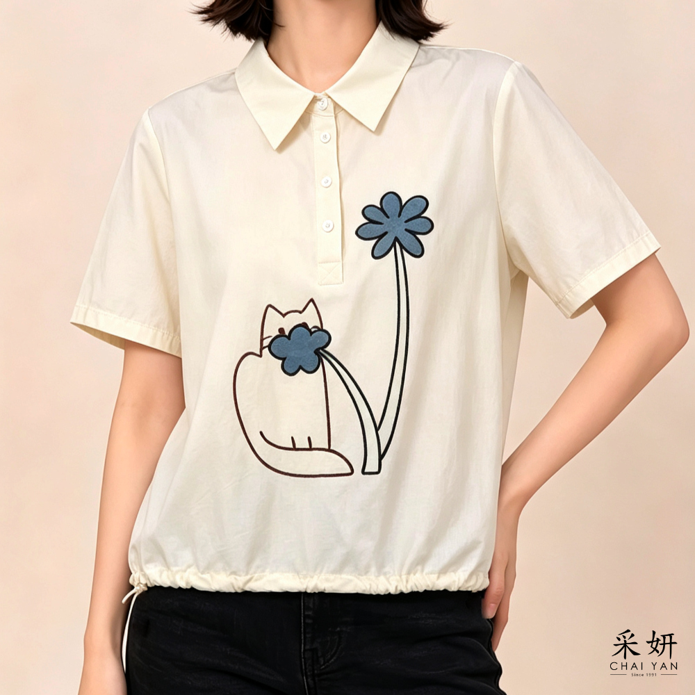 【Chai Yan 採妍】小貓花朵刺繡POLO領短袖上衣(春夏新款 65-78公斤可穿)