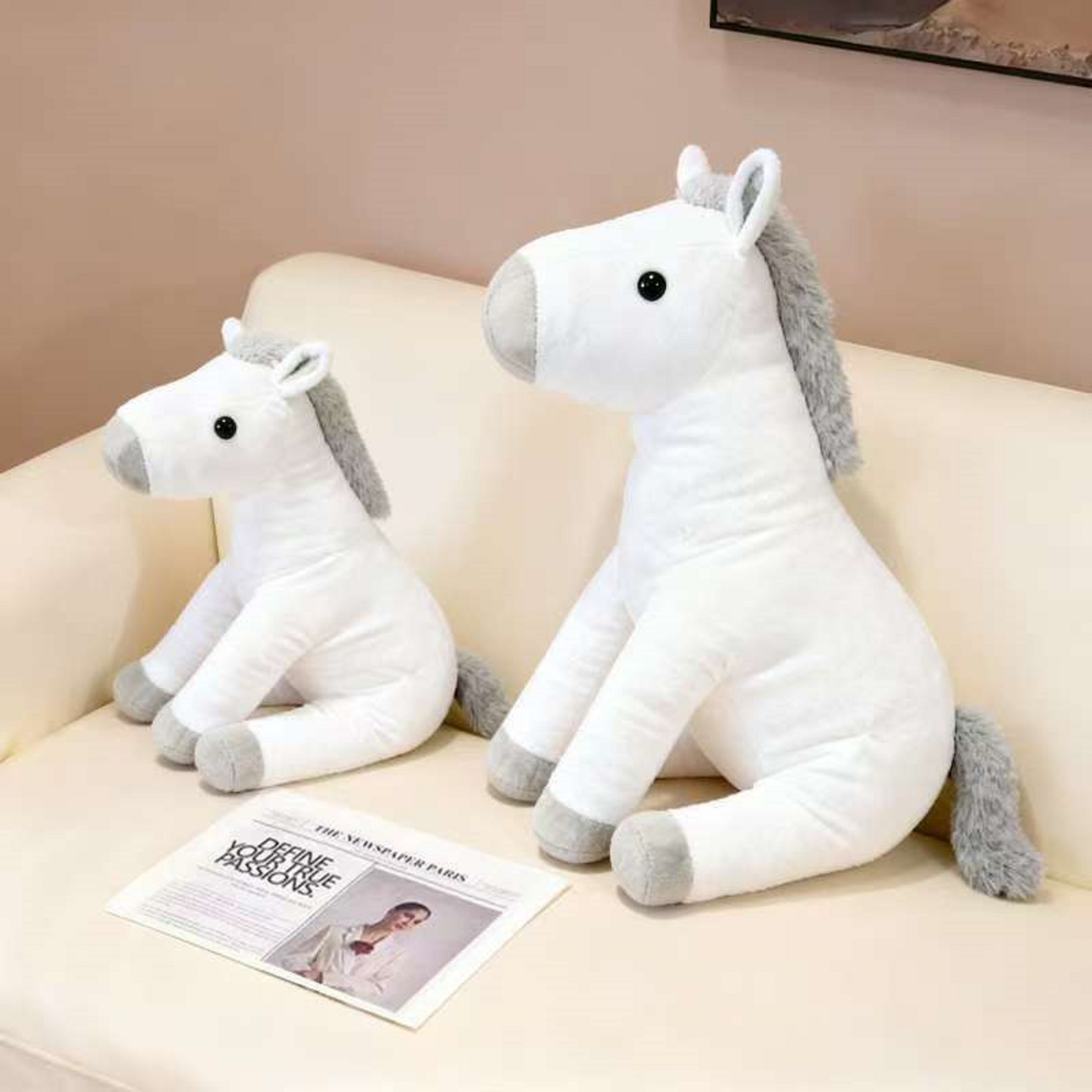 125616-坐姿馬抱枕60cm 白色 (2).jpg